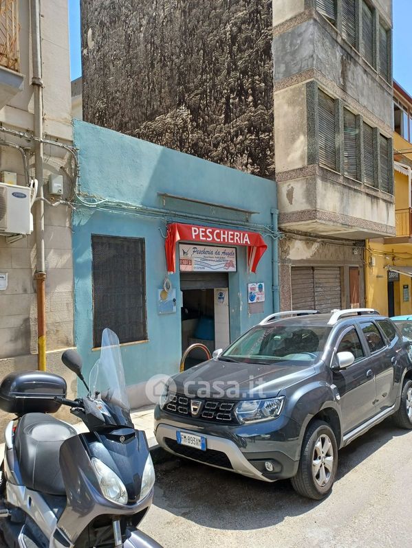 Negozio/Locale commerciale in Vendita in Via Palermo 612 a Messina