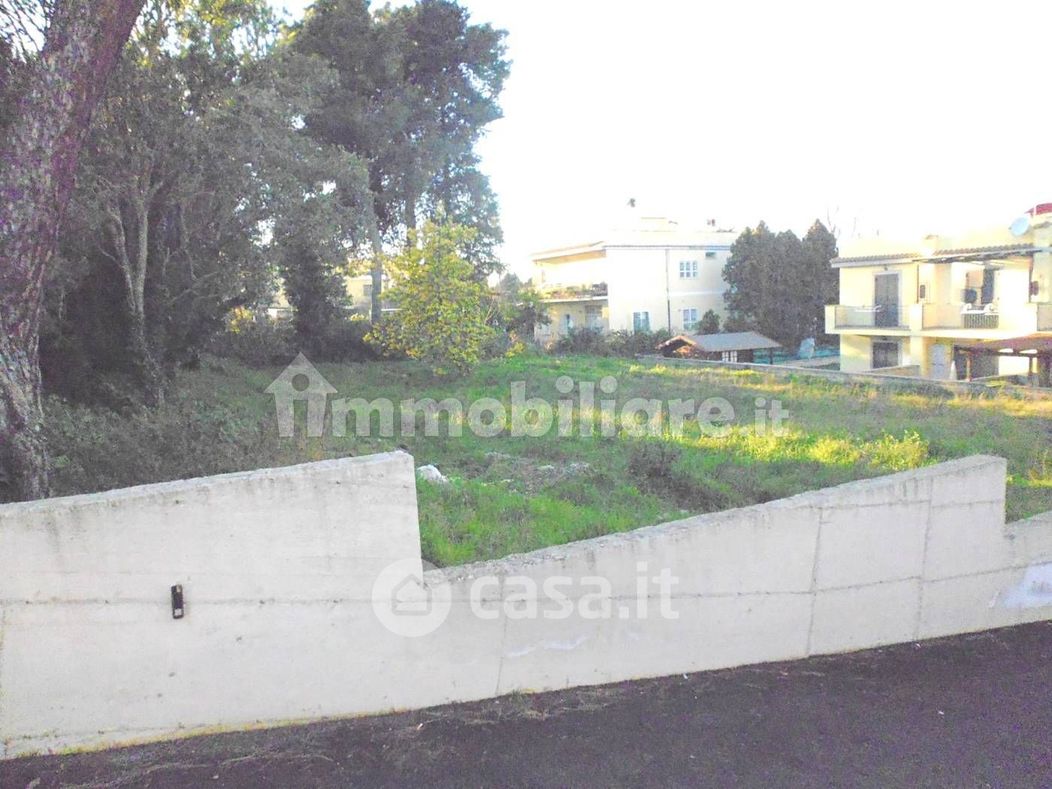 Terreno edificabile in Vendita in Via Locana 89 a Roma