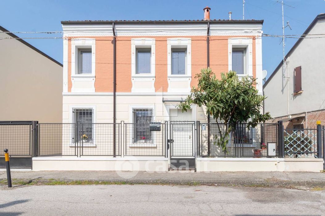 Villa in Vendita in Via della Viola a Ferrara