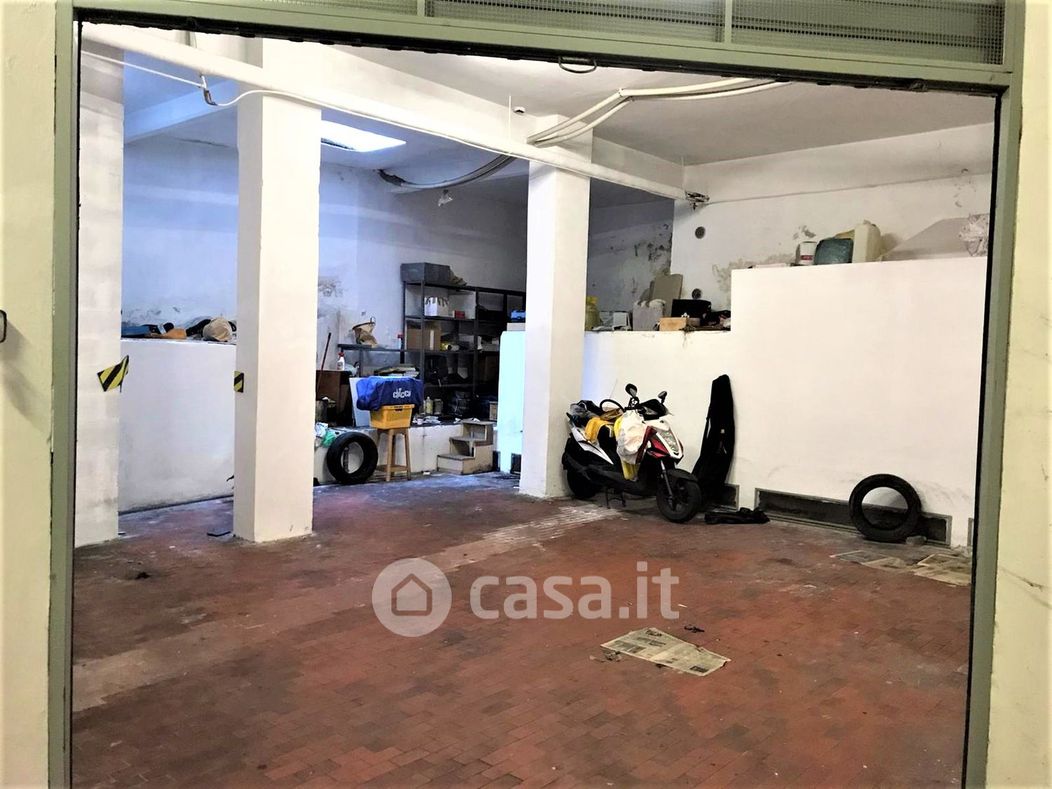 Garage/Posto auto in Vendita in Via Matteo Vinzoni 38 Rosso a Genova