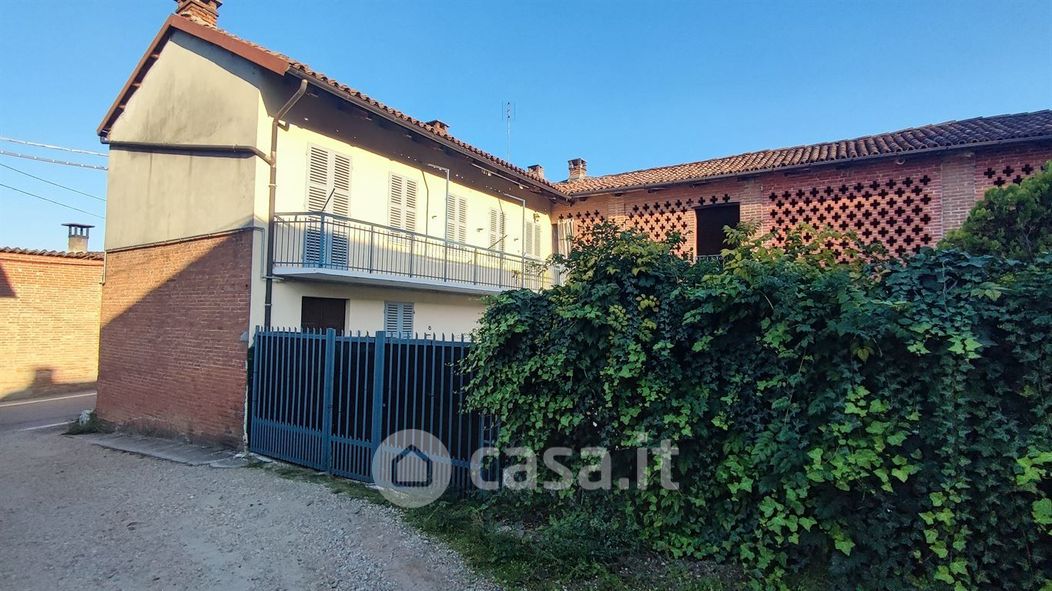 Casa indipendente in Vendita in Frazione Montemarzo 149 a Asti