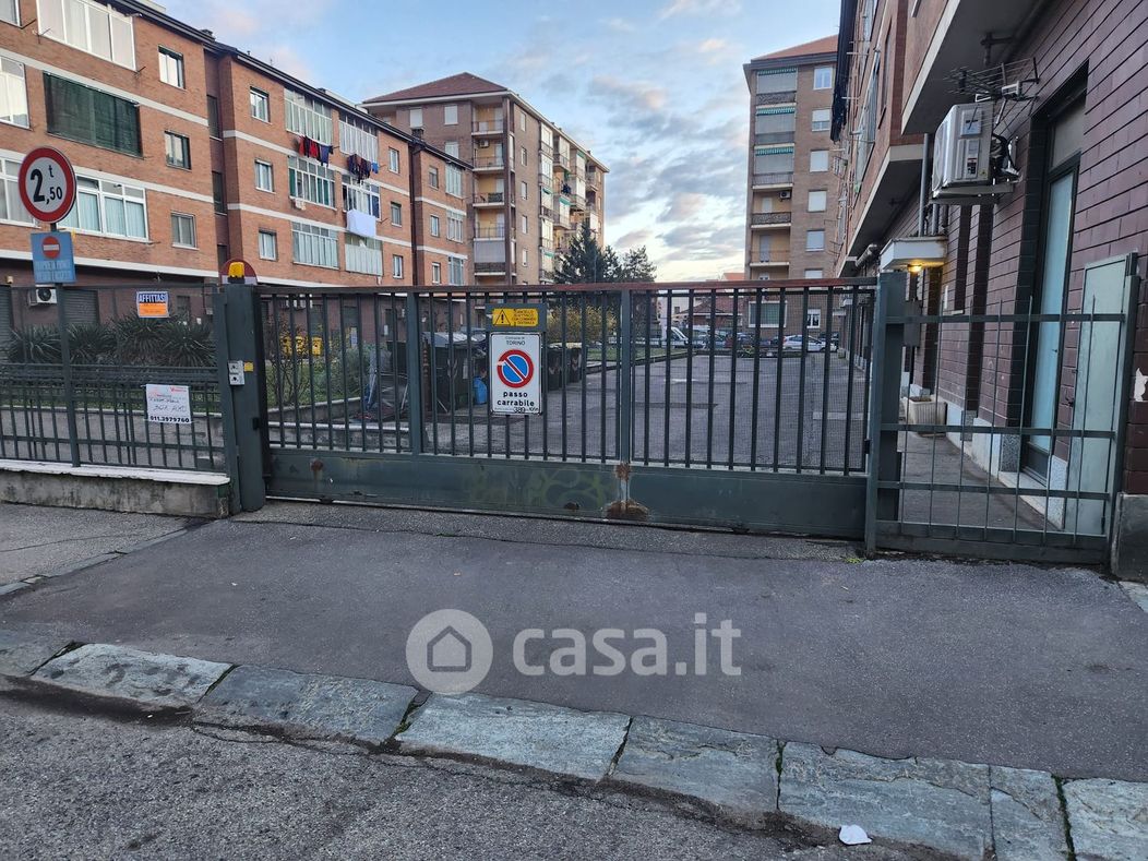 Garage/Posto auto in Vendita in Via Pomaretto 2 a Torino