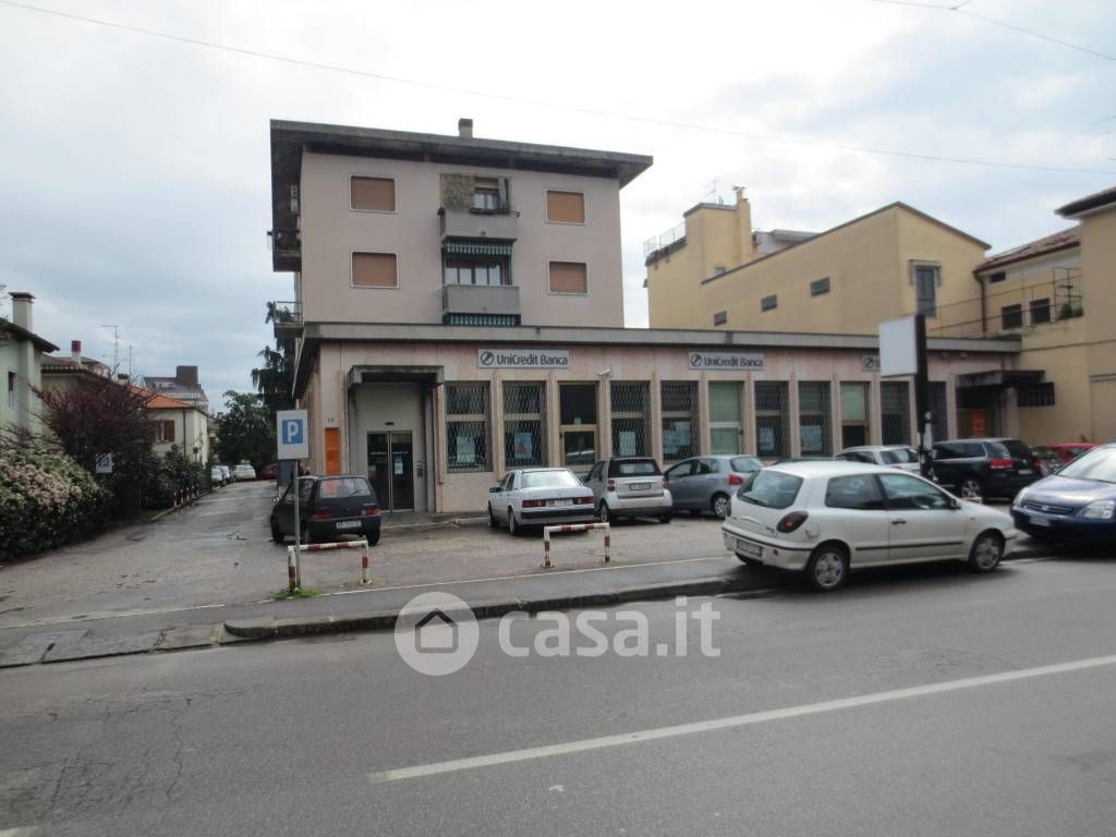 Negozio/Locale commerciale in Vendita in Via Centro a Verona