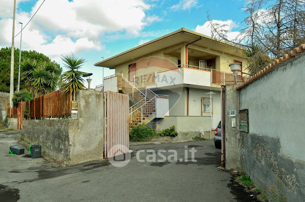 Casa Bi/Trifamiliare in Vendita in Via Capo di Gallo 22 a Mascalucia