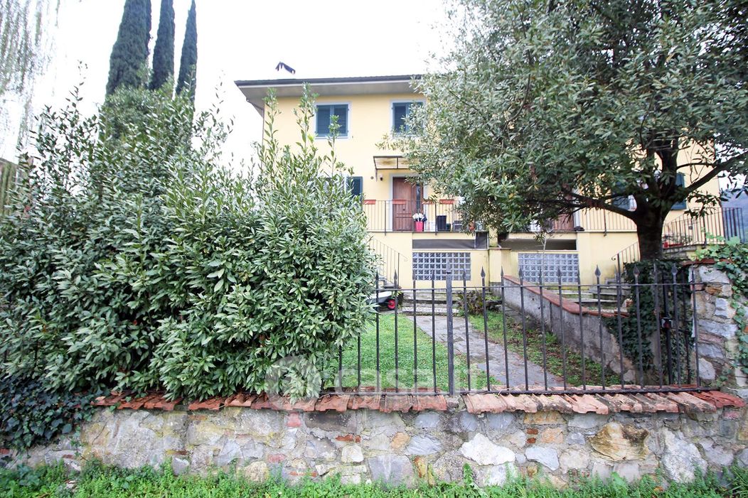 Appartamento in Vendita in Via di Vicopelago a Lucca