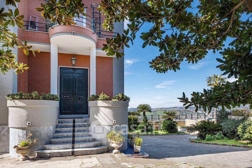 Villa in Vendita in Via Alessandro Manzoni a Napoli