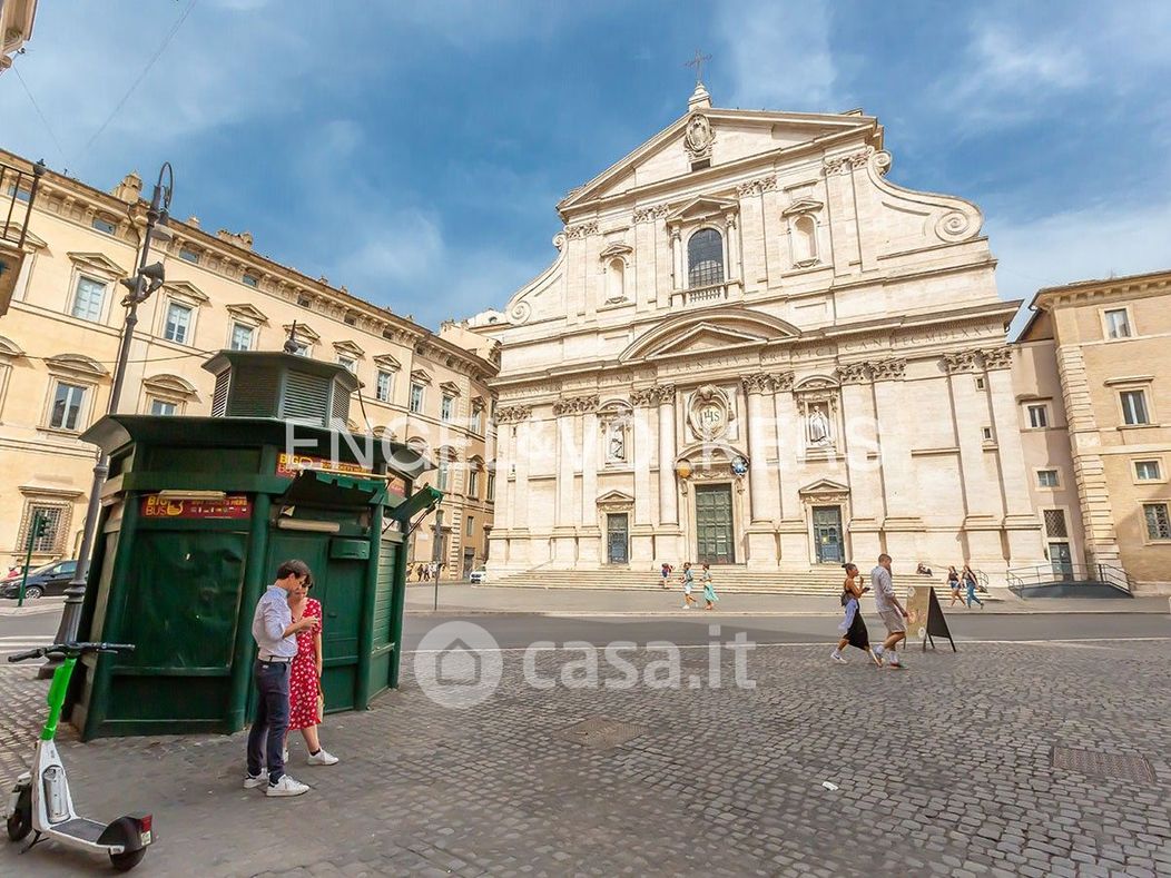 Appartamento in Vendita in Piazza del Gesù a Roma