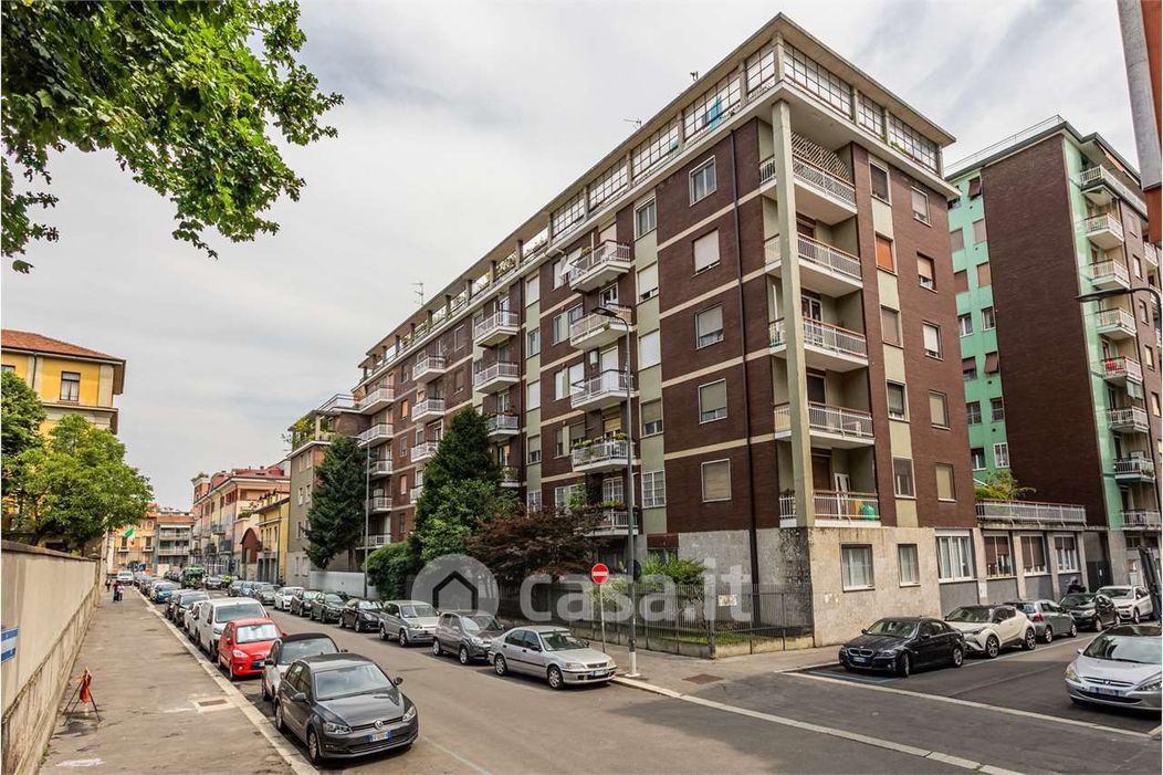 Appartamento in Vendita in Via Anton Giulio Barrili 36 a Milano