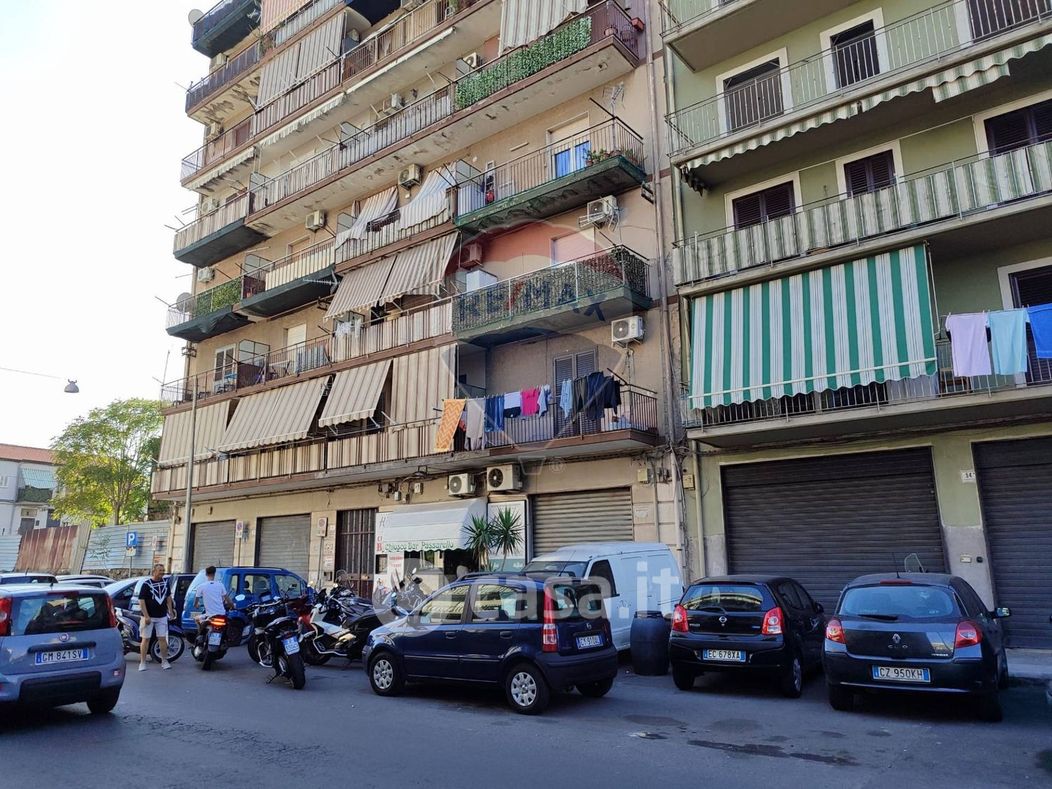 Negozio/Locale commerciale in Vendita in Via Giuseppe Poulet 56 a Catania