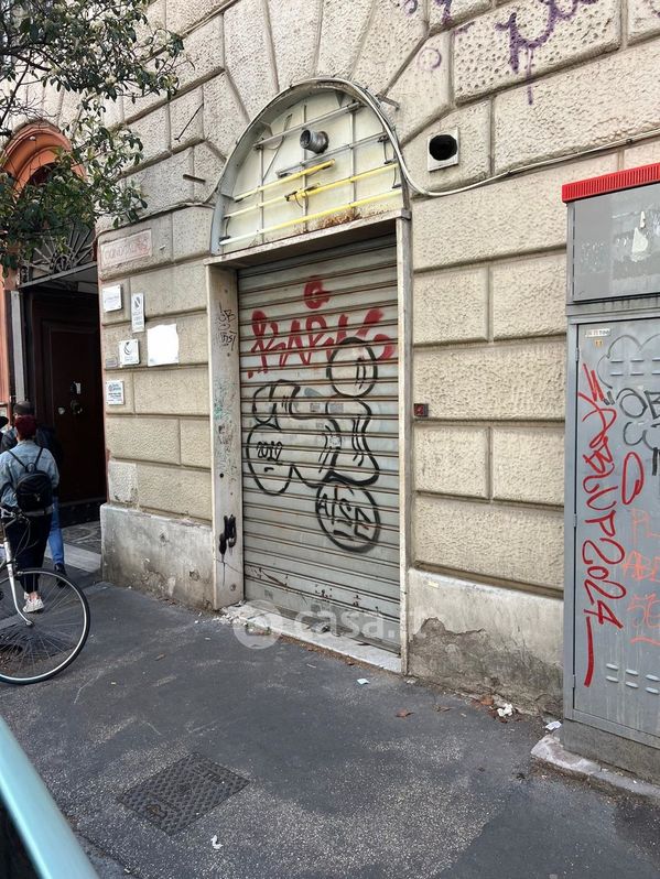 Negozio/Locale commerciale in Vendita in Via Alessandria a Roma