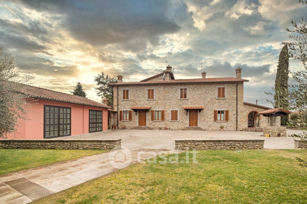 Villa in Vendita in Ripa di Quarata a Arezzo