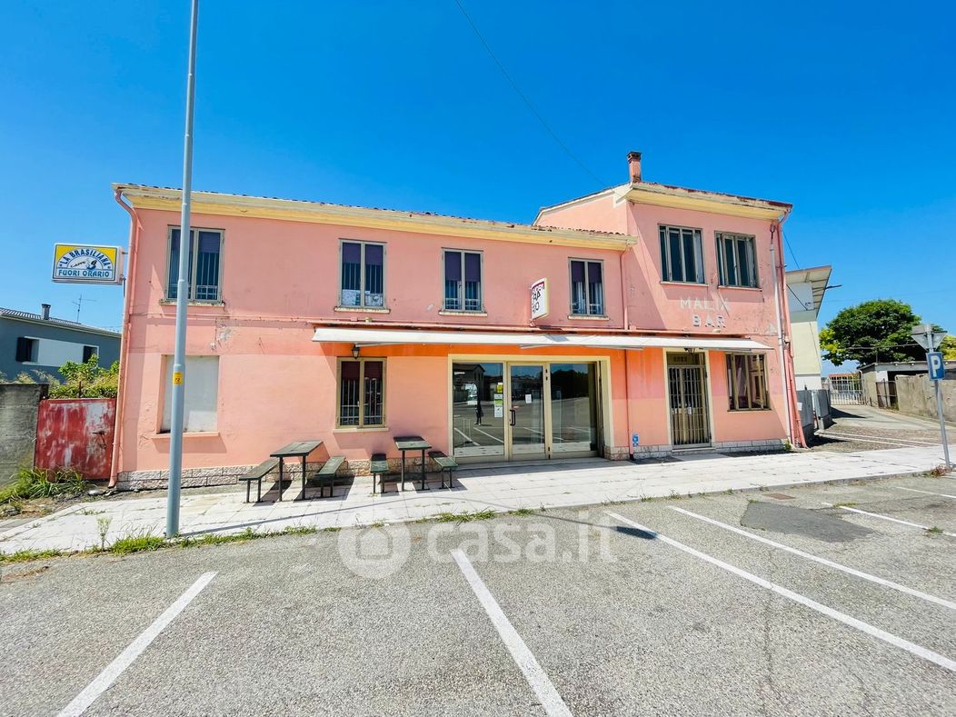Negozio/Locale commerciale in Vendita in Corso fraccaroli 139 a Villa Bartolomea