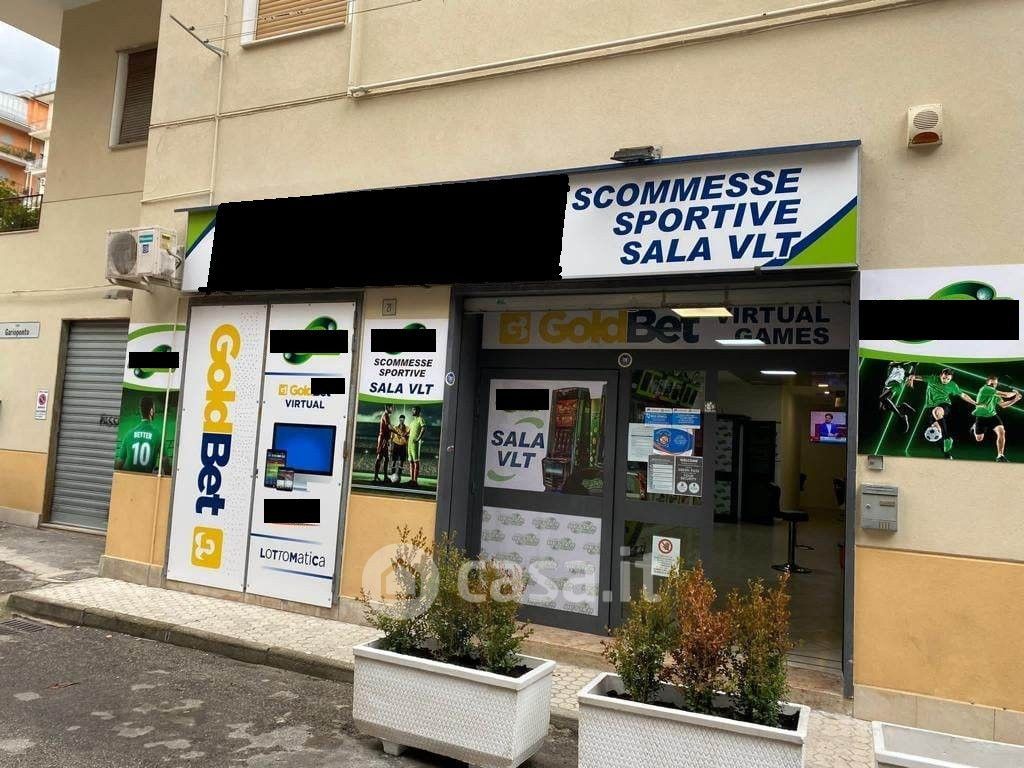 Negozio/Locale commerciale in Vendita in Via Garioponto a Salerno