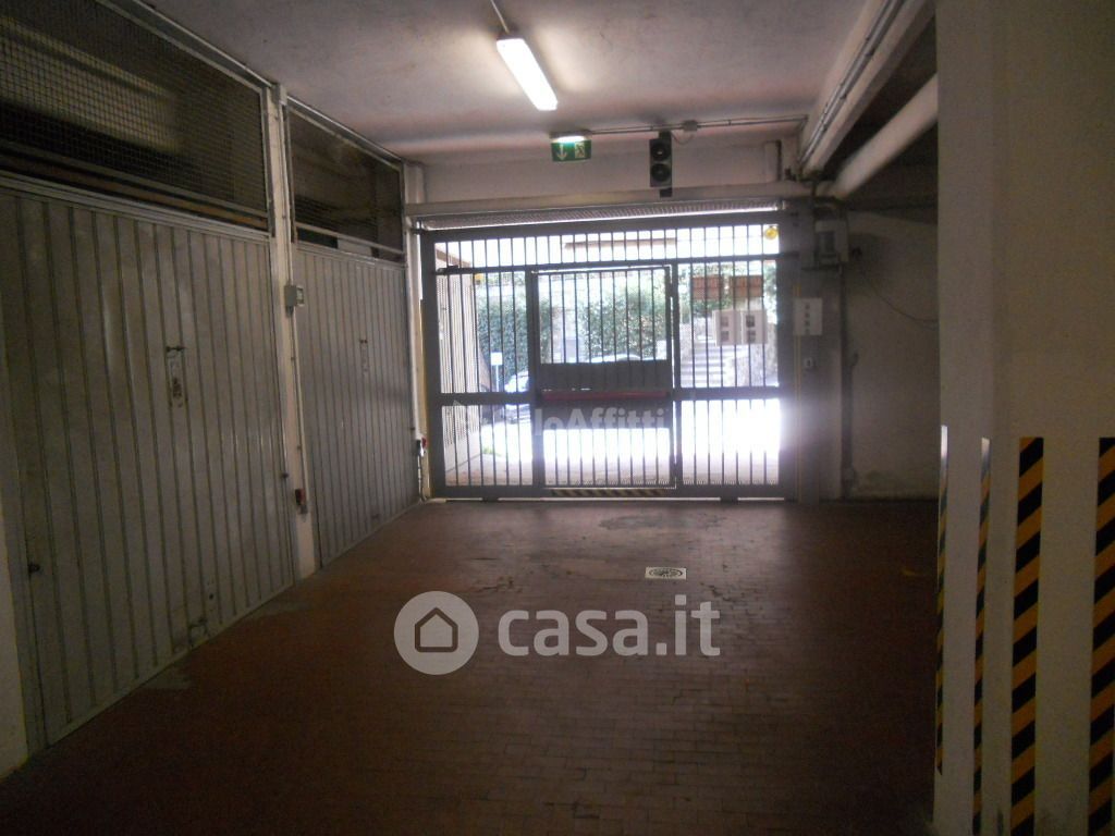 Garage/Posto auto in Affitto in a Genova