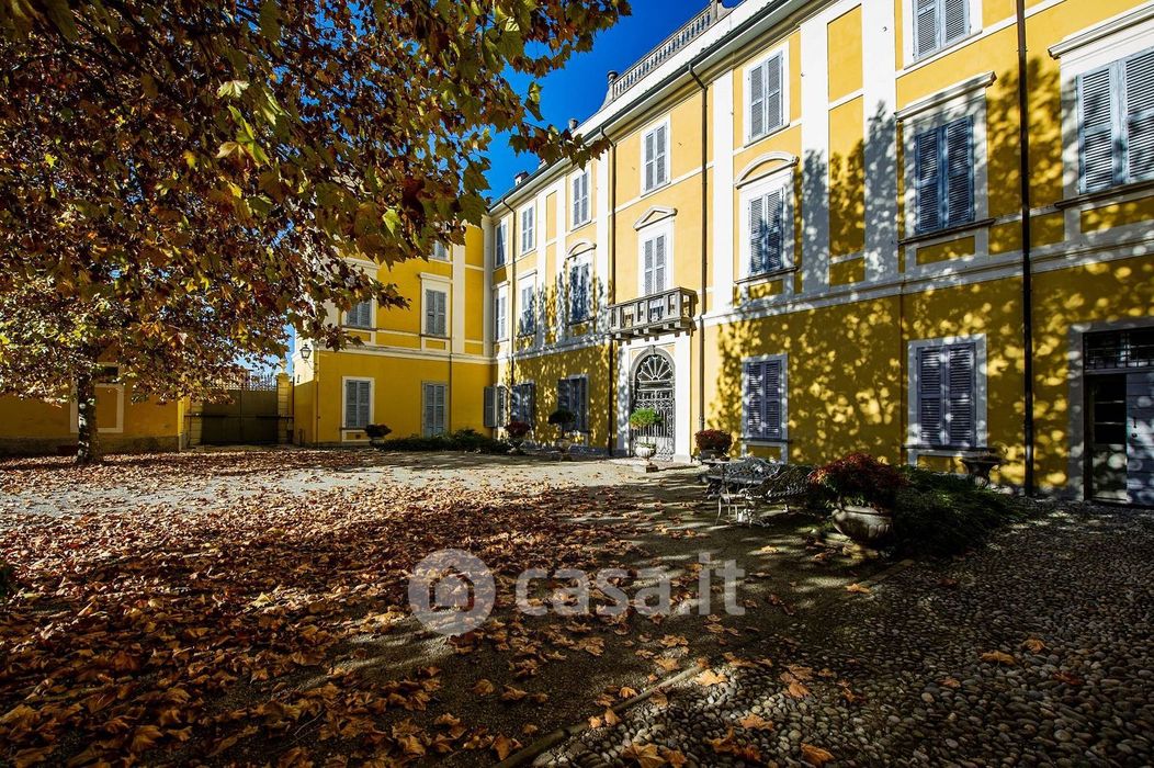 Villa in Vendita in Via Roma 61 a Valbrembo