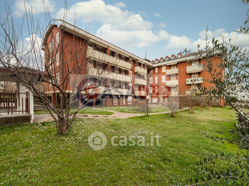 Appartamento in Vendita in Via Leon Battista Alberti 10 a Monza