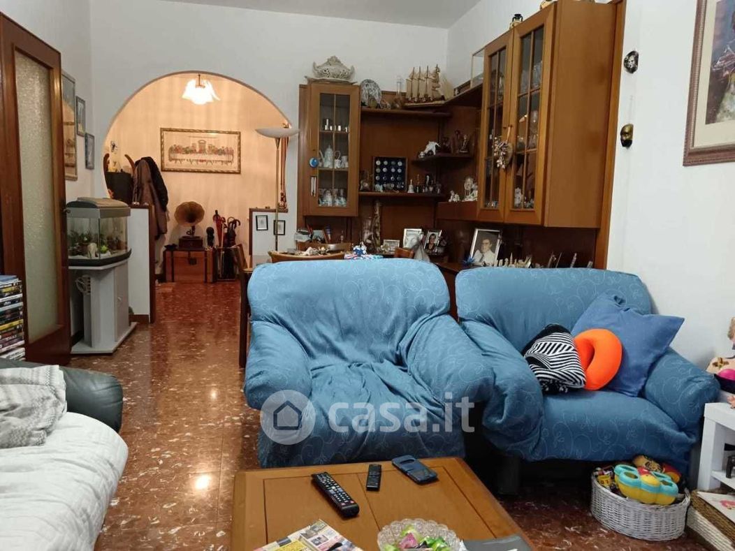 Appartamento in Vendita in Via Bassagrande 18 a Carrara