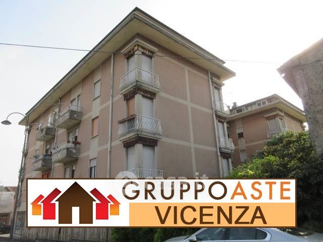 Appartamento in Vendita in Via Borgolecco 26 a Montebello Vicentino