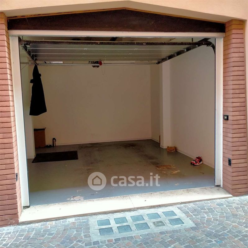 Garage/Posto auto in Affitto in a Parma