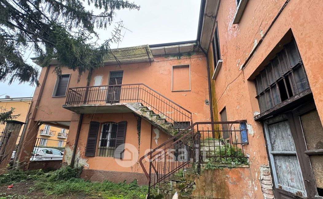 Palazzo in Vendita in Via Siro Carati a Pavia