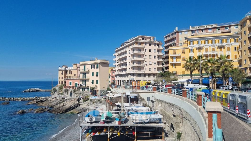Appartamento in Vendita in Via Divisione Acqui a Genova