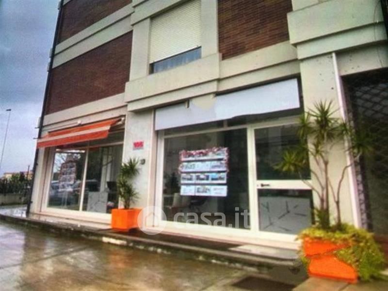 Negozio/Locale commerciale in Vendita in Via Pitz'e Serra a Quartu Sant'Elena