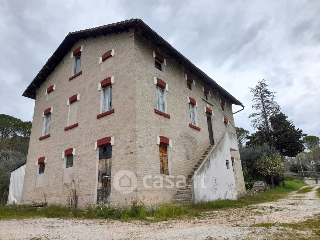 Casa indipendente in Vendita in Borgo Piediripa a Macerata
