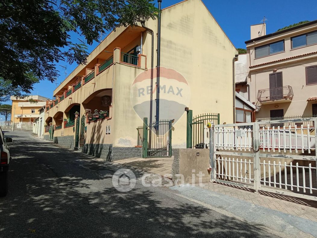 Casa Bi/Trifamiliare in Vendita in Via Calabrella a Messina
