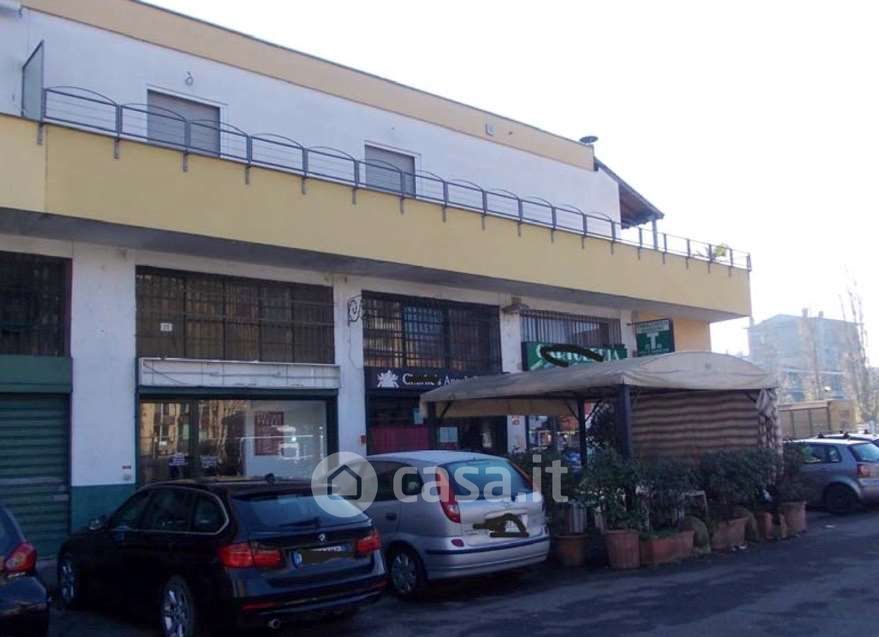 Negozio/Locale commerciale in Vendita in Via delle Acacie 25 a Cesano Boscone