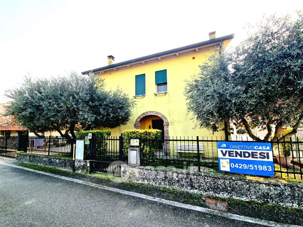 Casa indipendente in Vendita in Via Bressane a Este