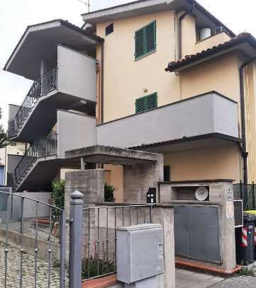 Casa Bi/Trifamiliare in Vendita in Via Isola di Lero a Prato