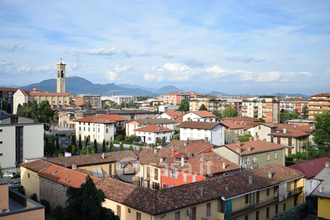 Negozio/Locale commerciale in Vendita in a Bergamo