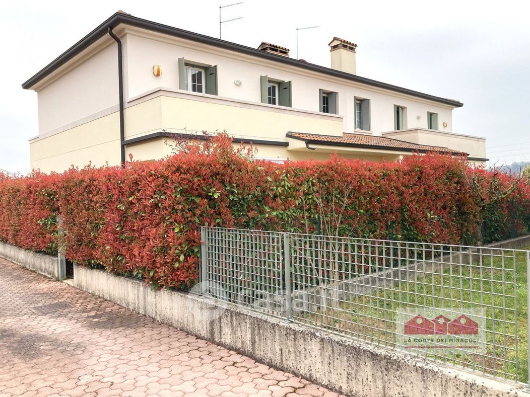 Casa Bi/Trifamiliare in Affitto in Strada Biron di Sopra a Vicenza