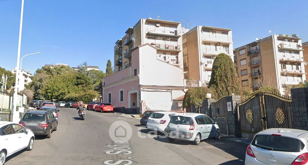 Appartamento in Vendita in Via Santa Sofia a Catania