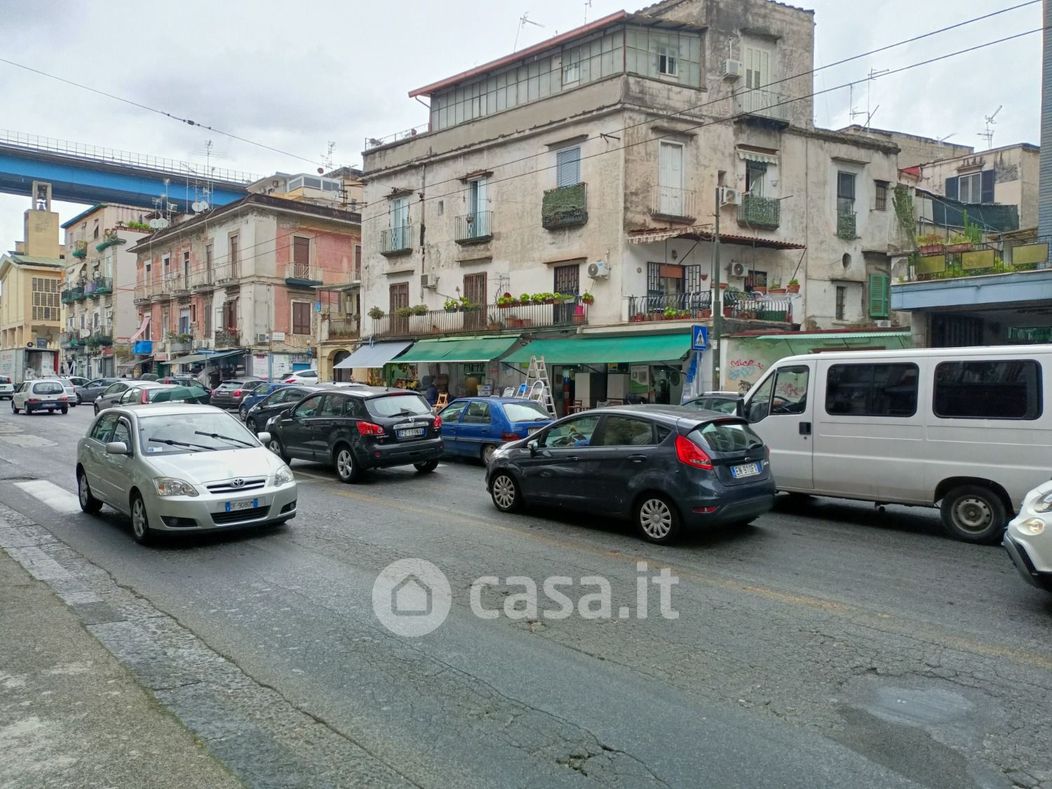Negozio/Locale commerciale in Vendita in Via Arenaccia 286 B a Napoli