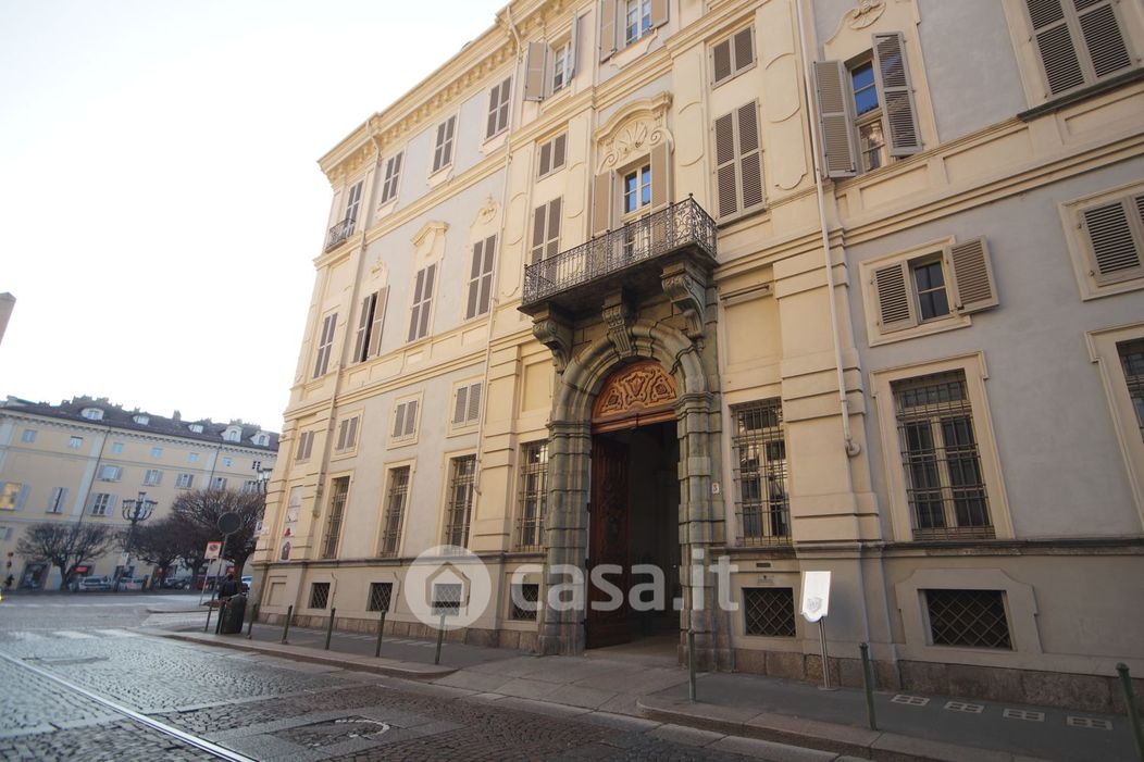 Appartamento in Vendita in Piazza Savoia 7 a Torino