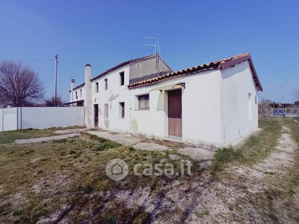 Casa Bi/Trifamiliare in Vendita in Via Canal di Valle 315 a Chioggia