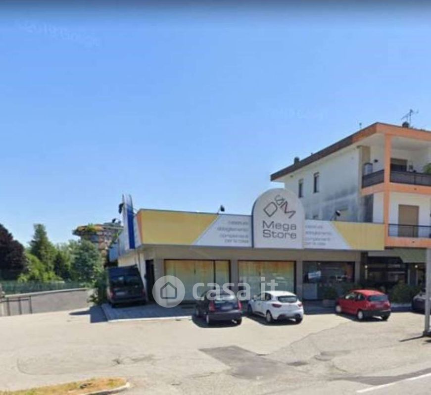 Negozio/Locale commerciale in Vendita in Corso Cavour 47 a Dormelletto
