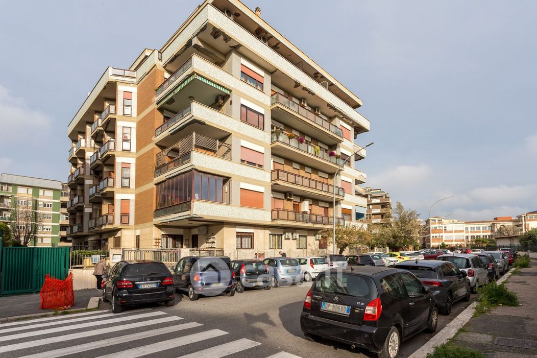 Appartamento in Vendita in Via delle Tartane a Roma