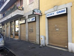 Negozio/Locale commerciale in Vendita in Via Giovanni Battista Casella 37 -41 a Milano
