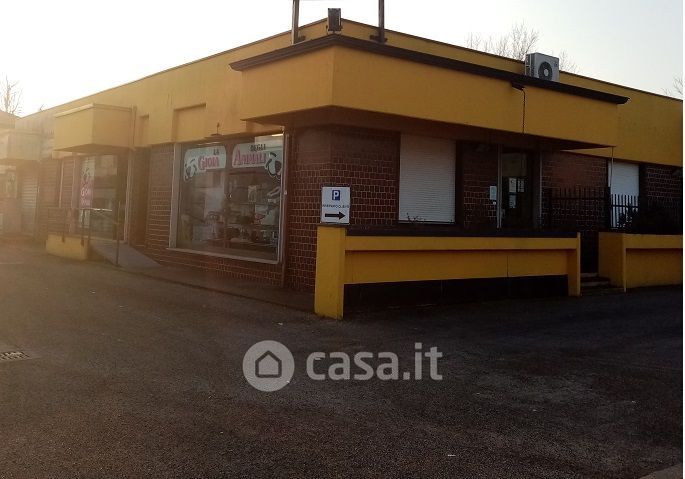 Negozio/Locale commerciale in Vendita in Via EMILIA PARMENSE a Piacenza