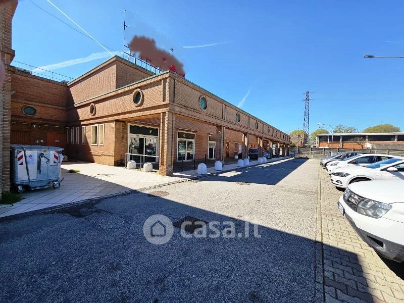 Negozio/Locale commerciale in Vendita in Via Modena 17 a Ferrara