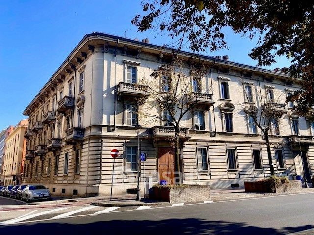Appartamento in Vendita in Viale Paolo Toschi a Parma