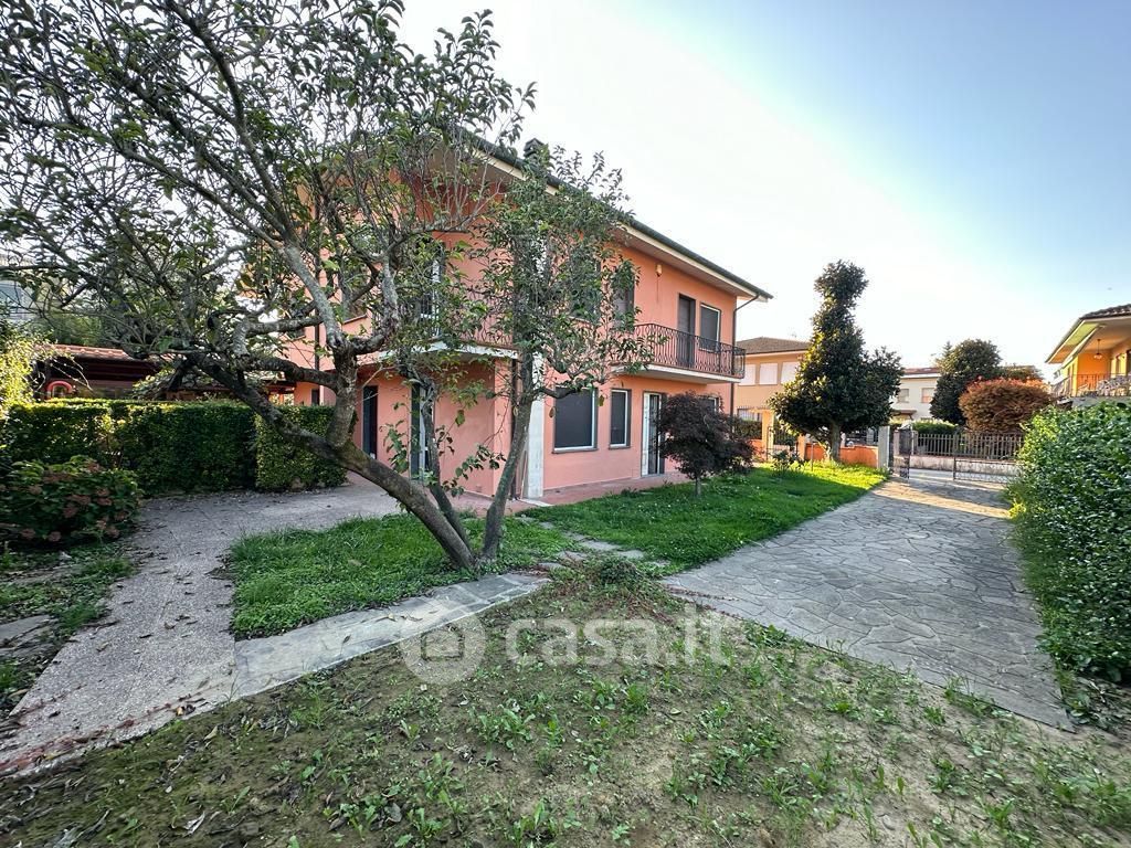 Casa indipendente in Vendita in Via Sant'Angelo a Lucca