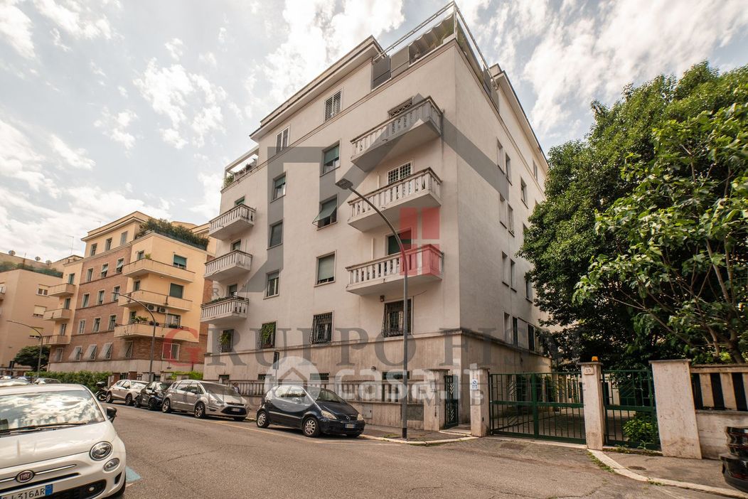 Appartamento in Vendita in Via Eustachio Manfredi a Roma