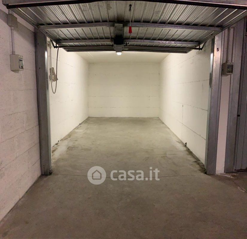 Garage/Posto auto in Vendita in Via Tommaso Fortifiocca a Roma