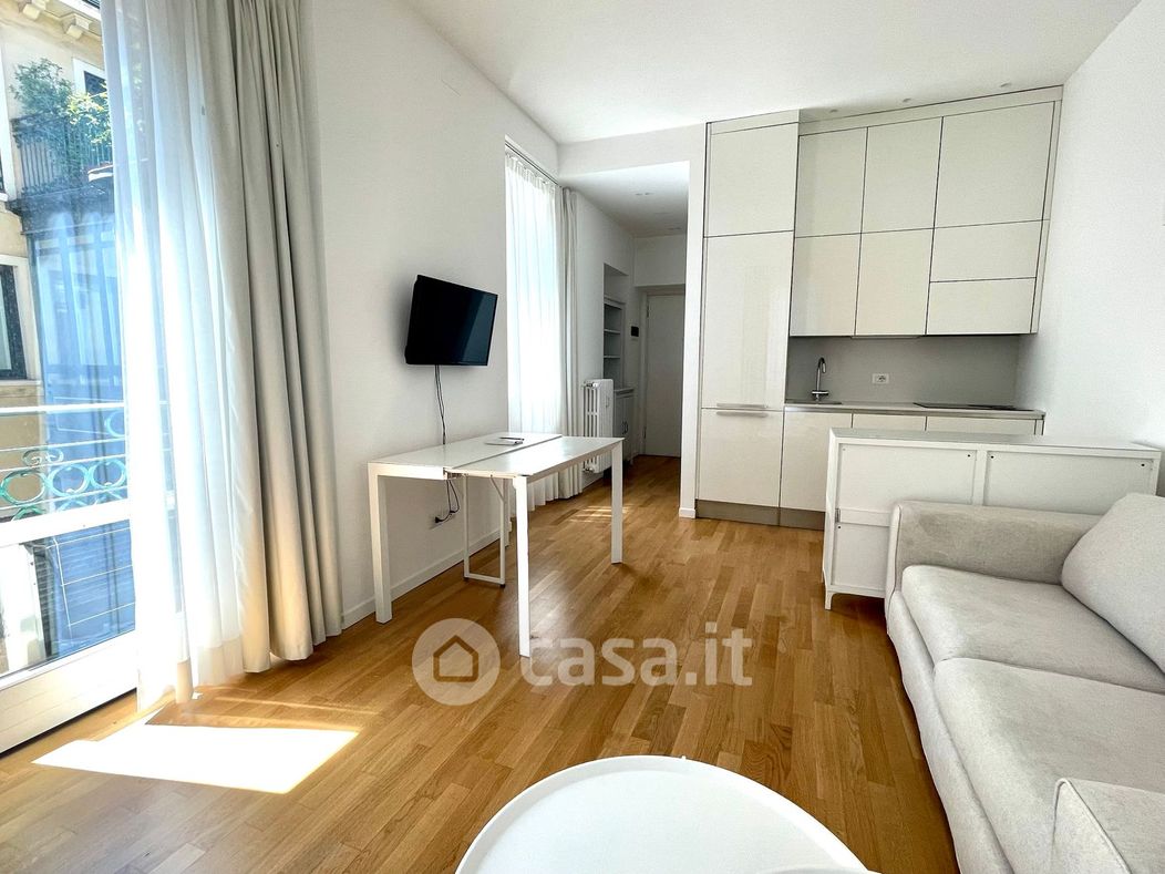 Appartamento in Affitto in Via Santa Cecilia a Milano