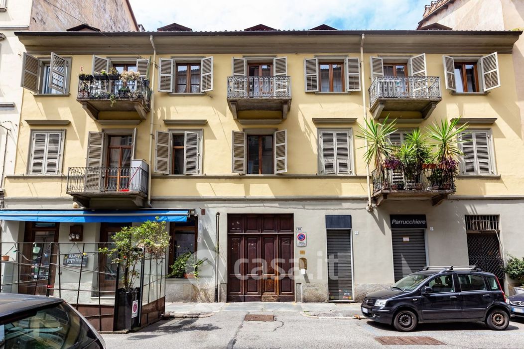 Appartamento in Vendita in Via Massena 26 a Torino