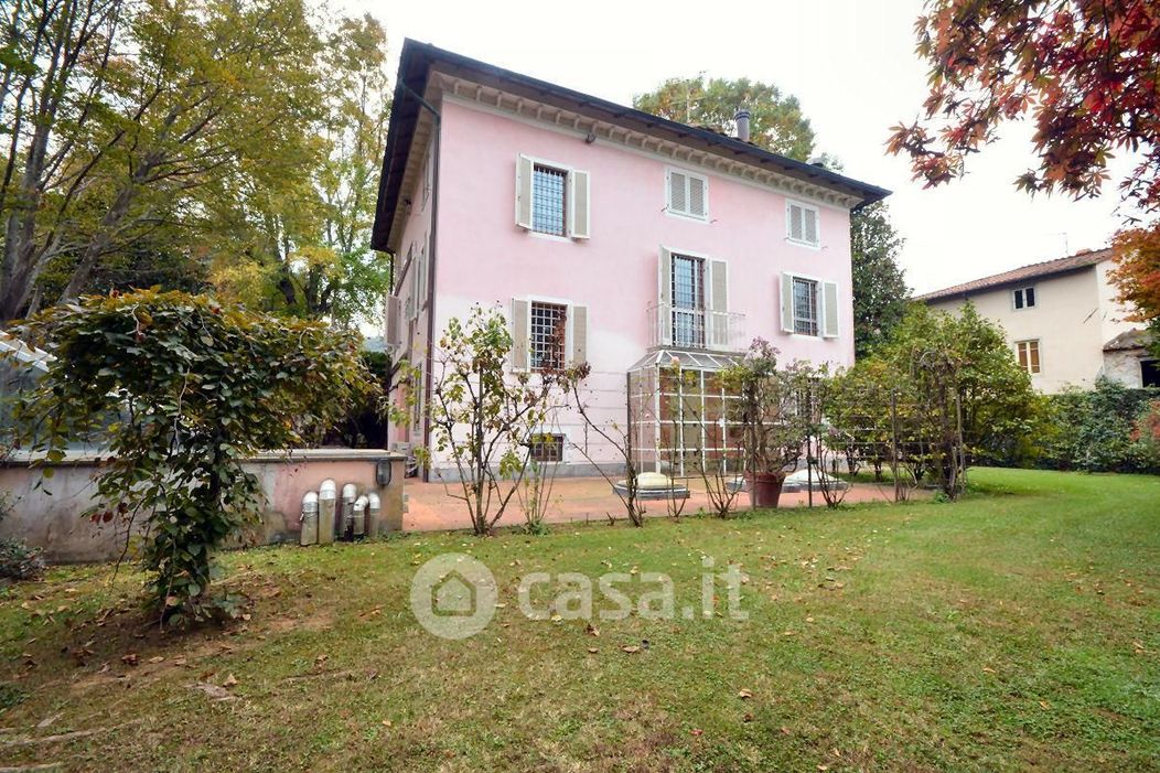Villa in Vendita in Via della Cella a Lucca