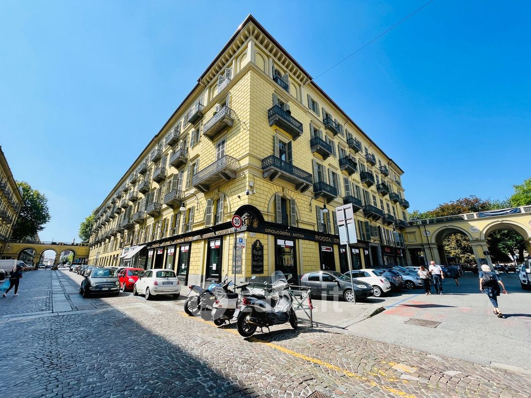 Negozio/Locale commerciale in Affitto in Via Giuseppe Luigi Lagrange 40 a Torino